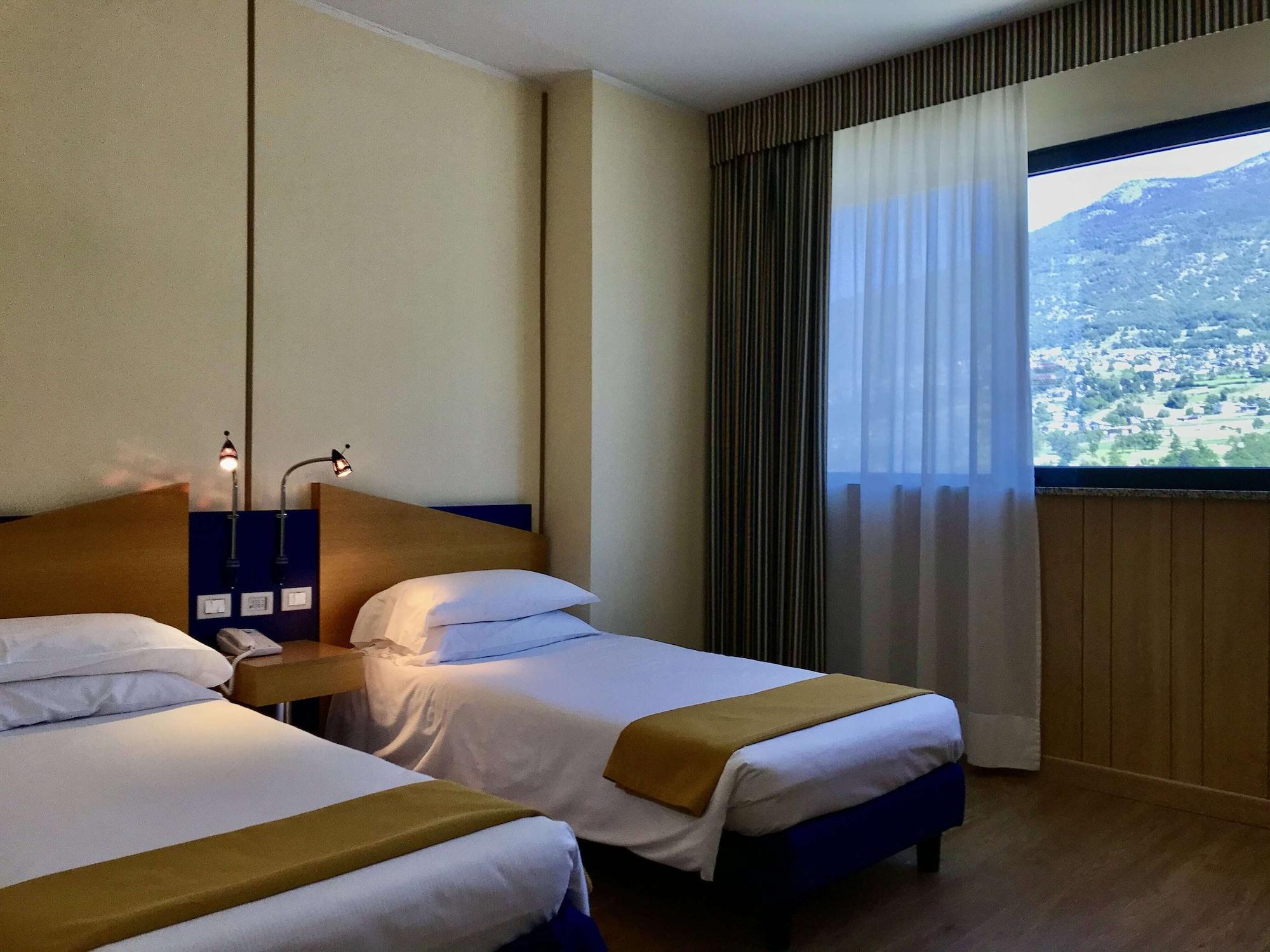 Hotel Express Aosta East Pollein Exterior foto
